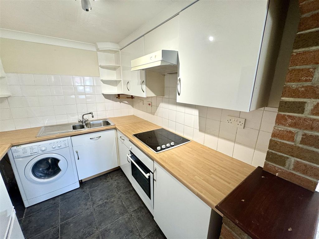 Property photo 2 of 10 Kitchen.Jpg