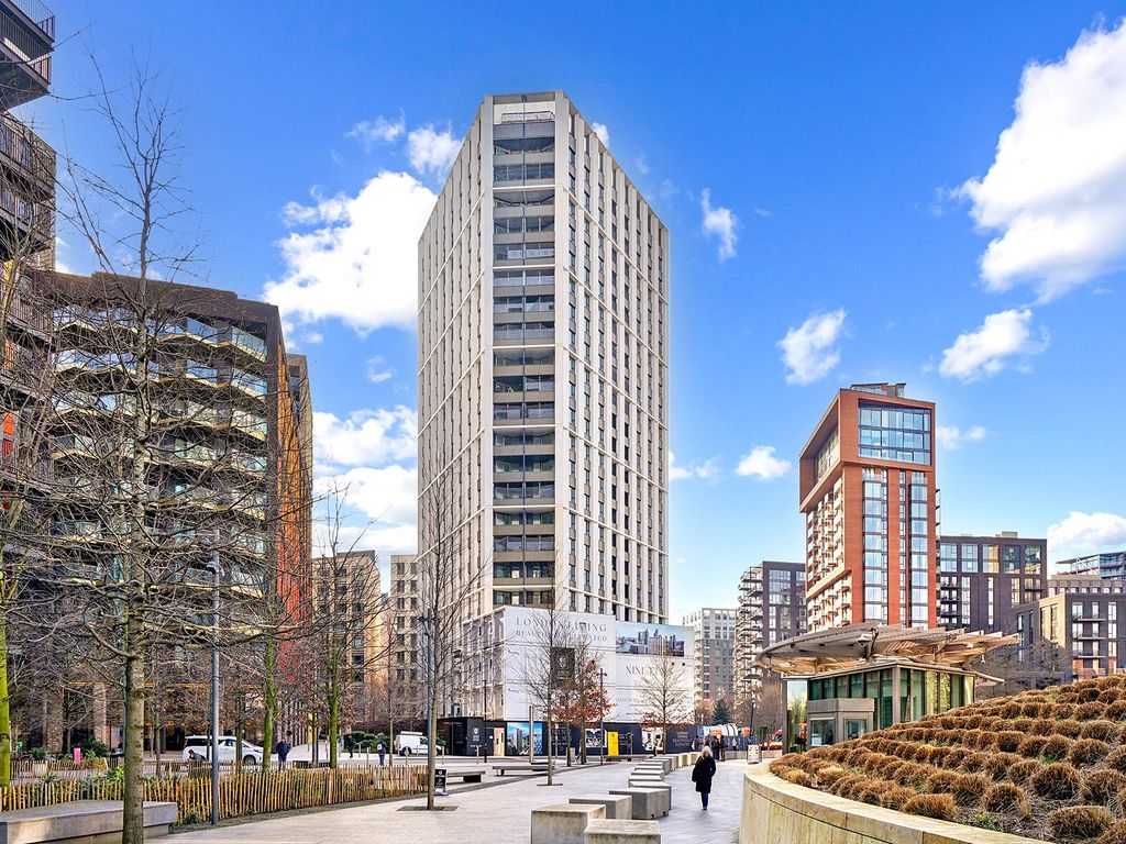 Property photo 1 of 9 London Square