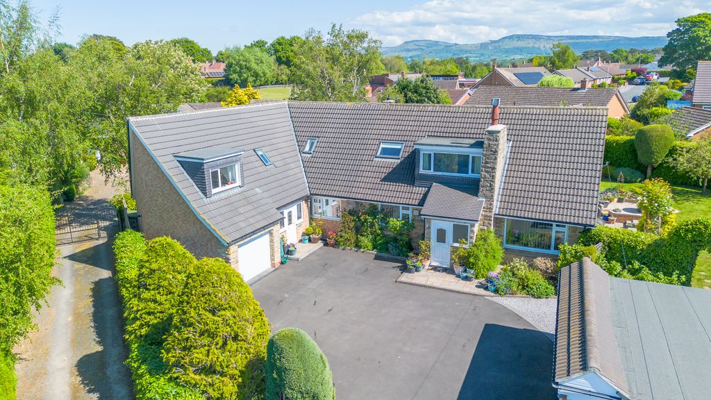 Property photo 1 of 32 Glenavon4