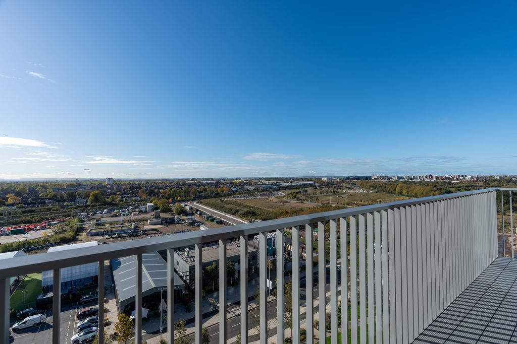 Property photo 3 of 12 Balcony