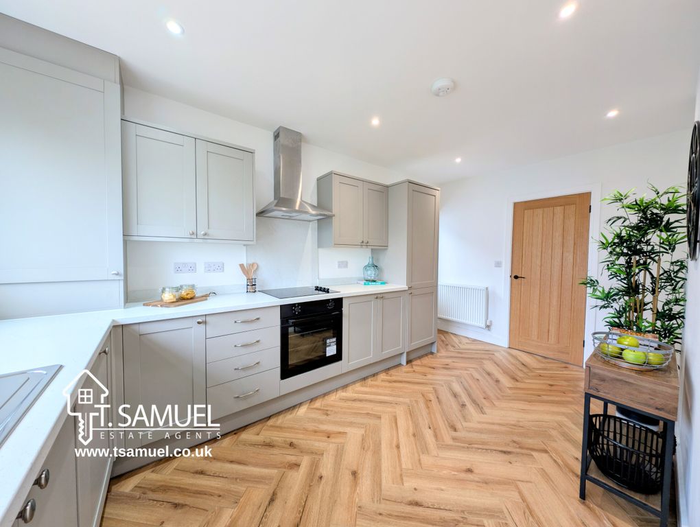 Property photo 3 of 29 Kitchen