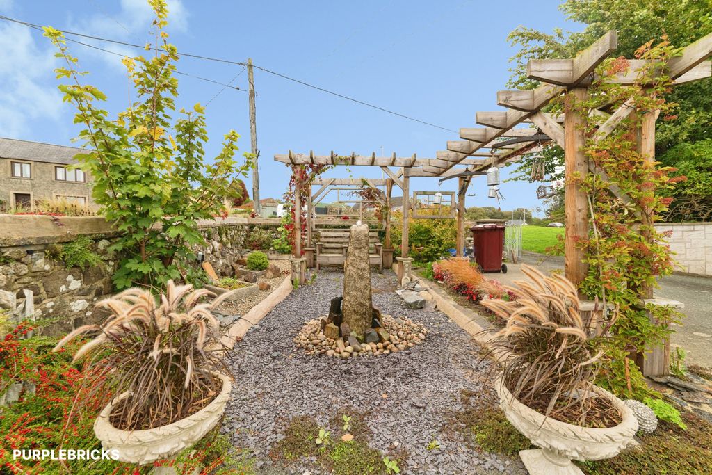 Property photo 2 of 25