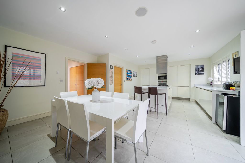 Property photo 2 of 39 Picture No. 70