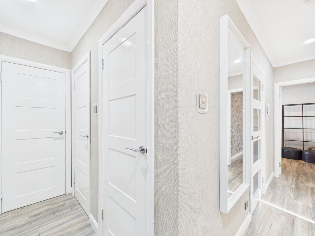 Property photo 2 of 14 Cam05526G0-Pr0058-Still009