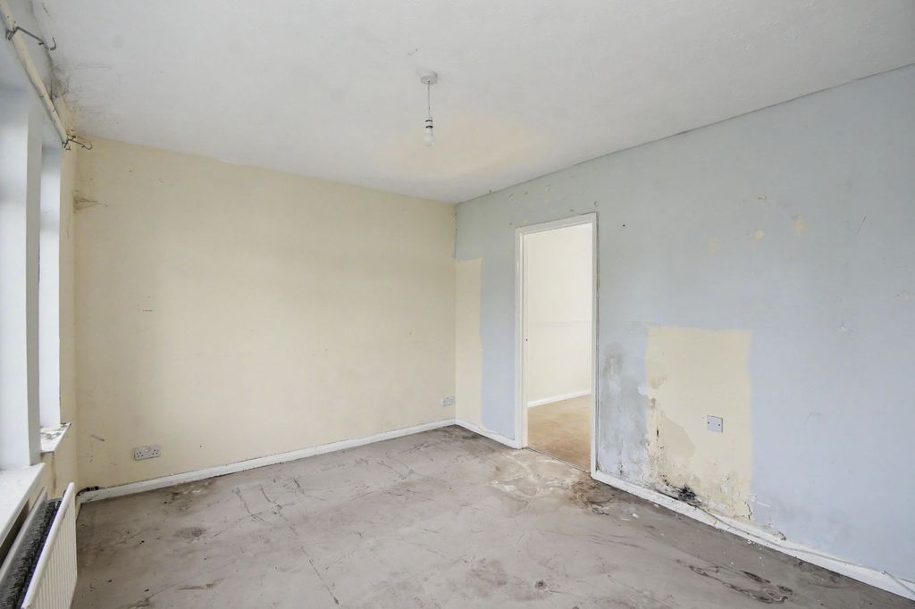 Property photo 3 of 20 7 Lipscombe Rise, Alton, Gu34 2Hr