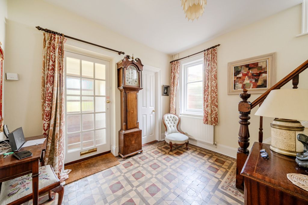 Property photo 2 of 19