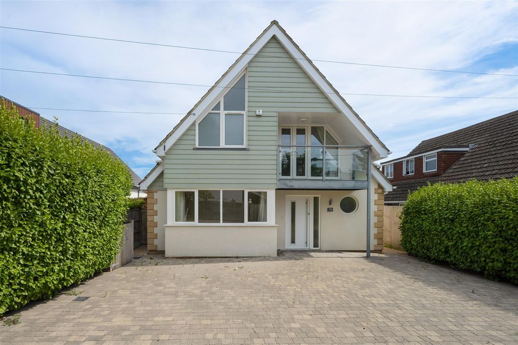 Property photo 1 of 14 St Marys Grove, Seasalter