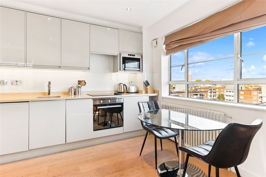 Property photo 3 of 8 Picture No. 11