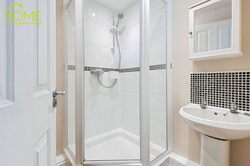 Property photo 3 of 16 En Suite