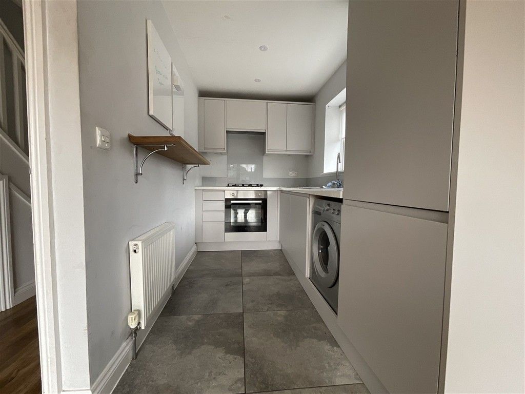 Property photo 3 of 9 Kitchen