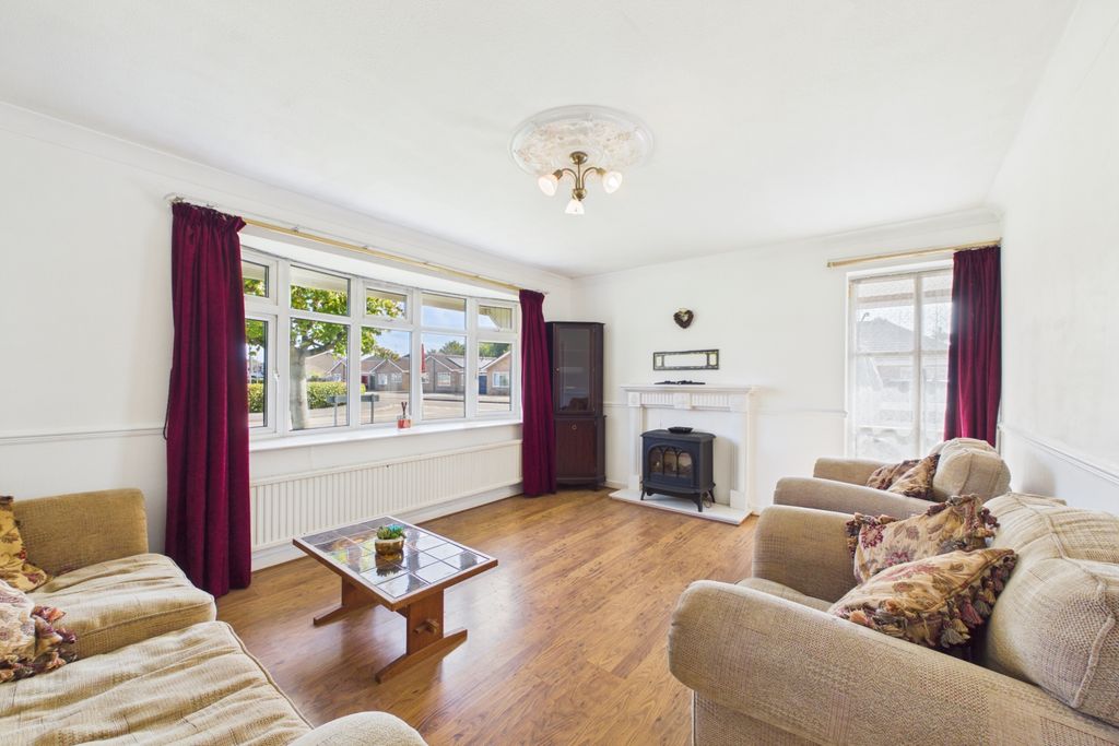 Property photo 3 of 20 Ewemove - Splading - Mountbatten Avenue - Living R