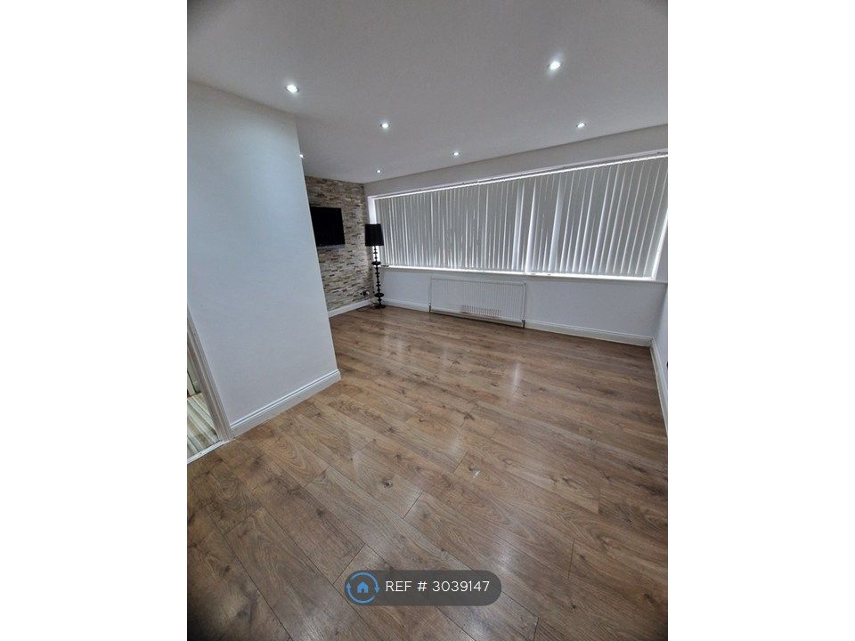Property photo 2 of 27