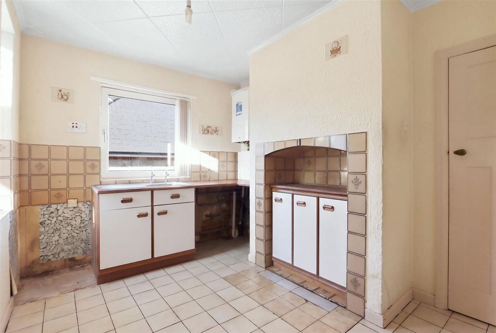 Property photo 3 of 12 Kitchen