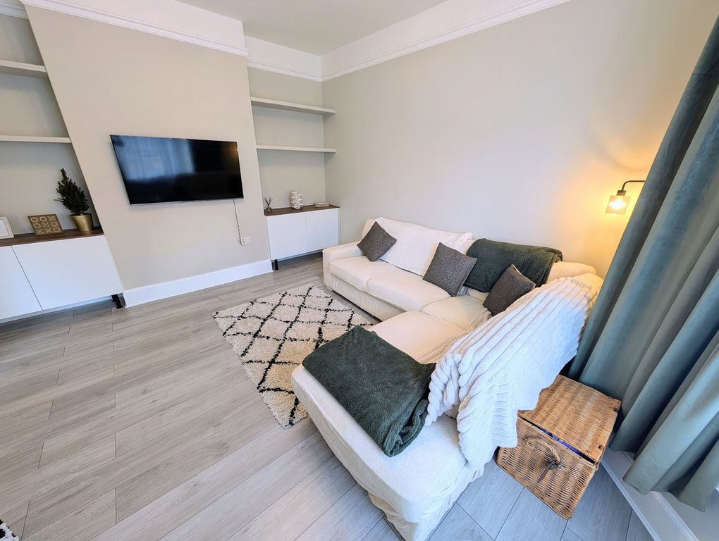 Property photo 2 of 40