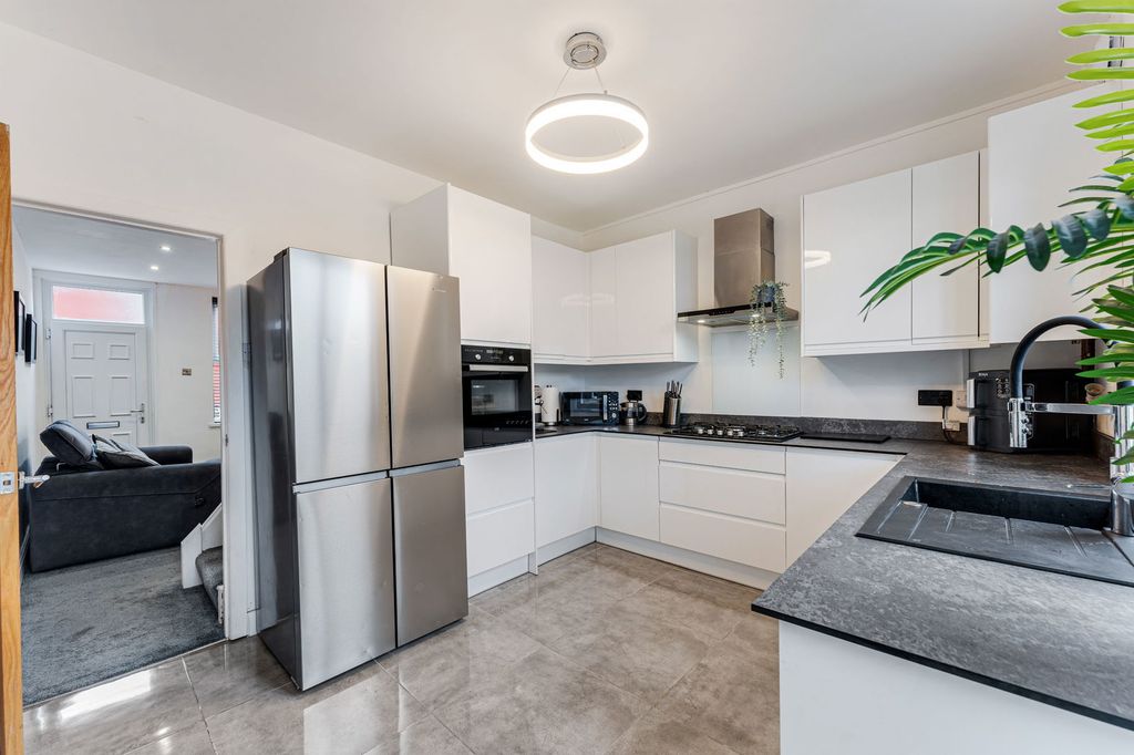 Property photo 3 of 22