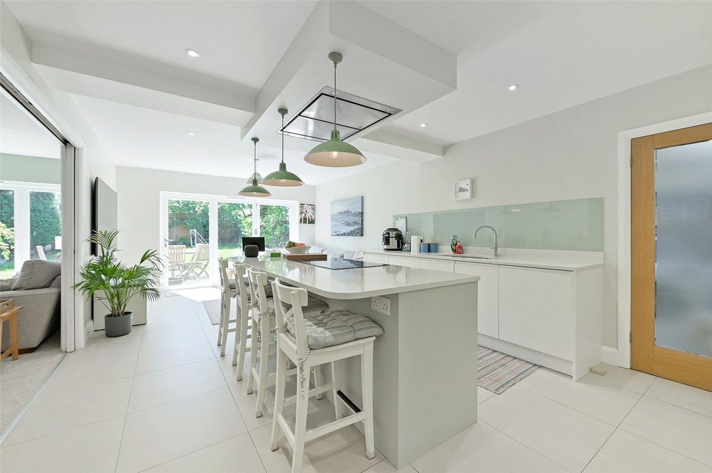 Property photo 2 of 10 Kitchen