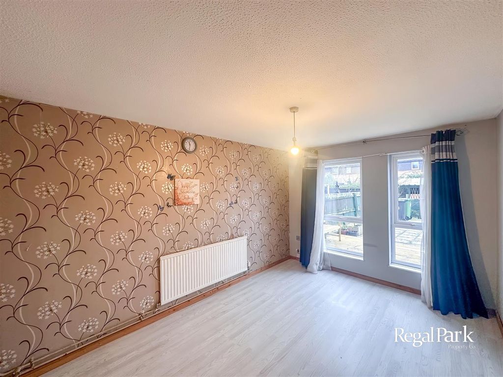 Property photo 2 of 19 Lounge