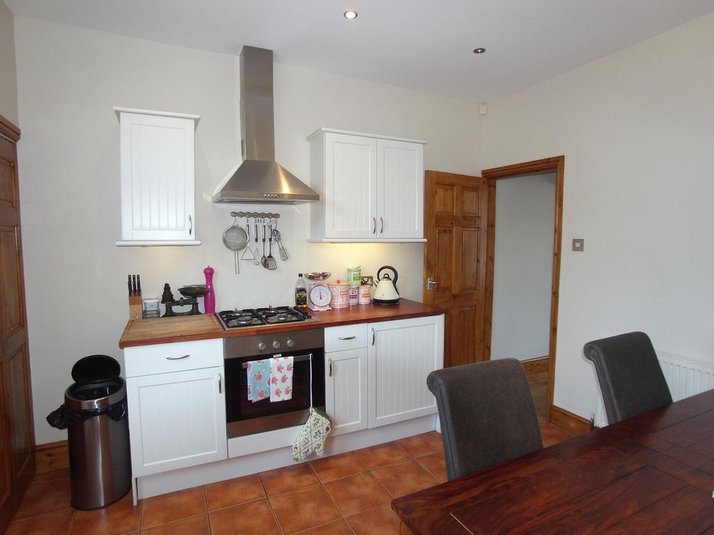 Property photo 3 of 8 Kitchen