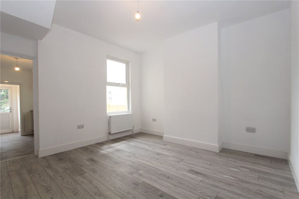 Property photo 3 of 8 Picture No. 02