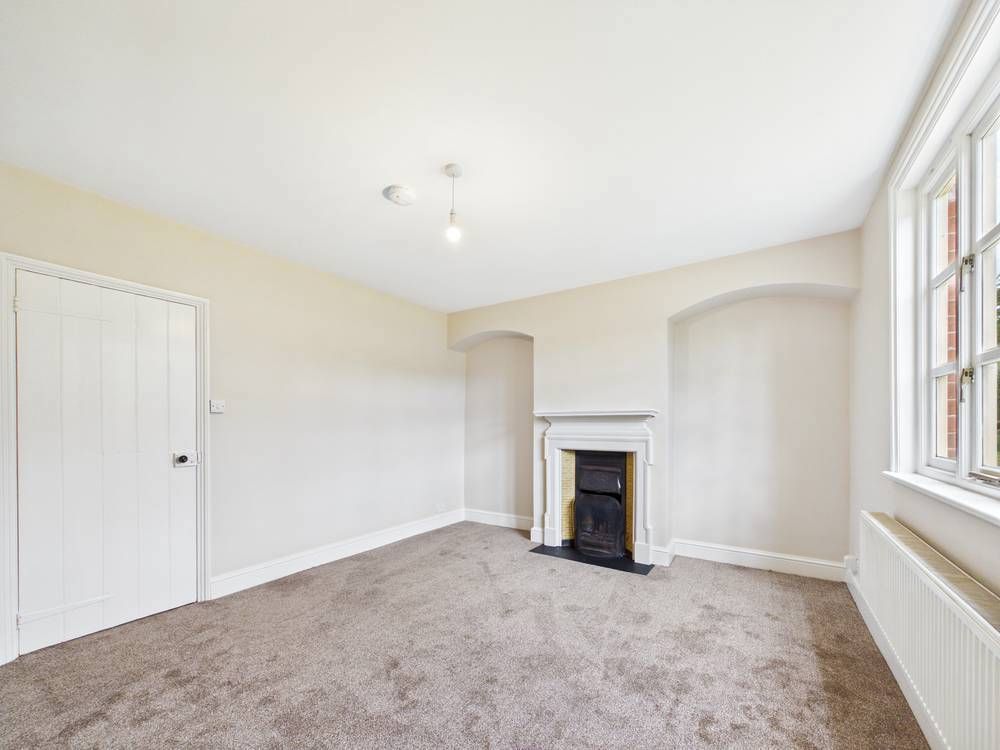 Property photo 2 of 13 Giraffe360-Still001