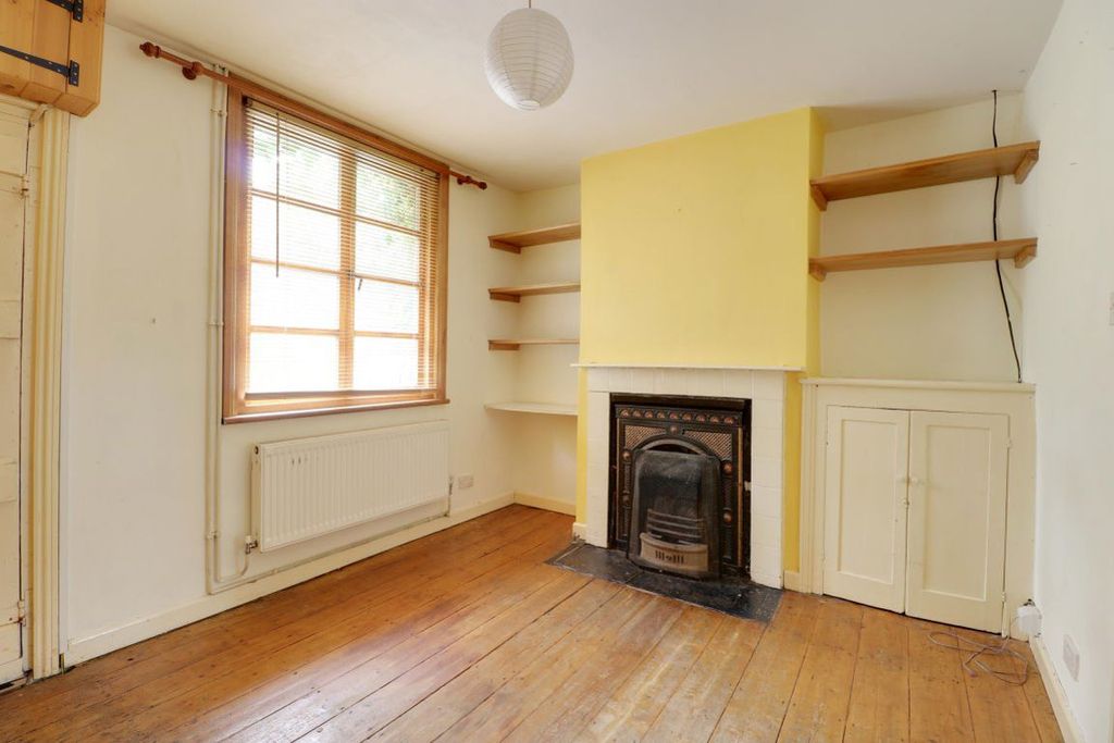 Property photo 3 of 11