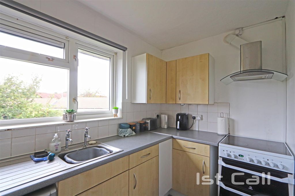 Property photo 3 of 7 Kitchen