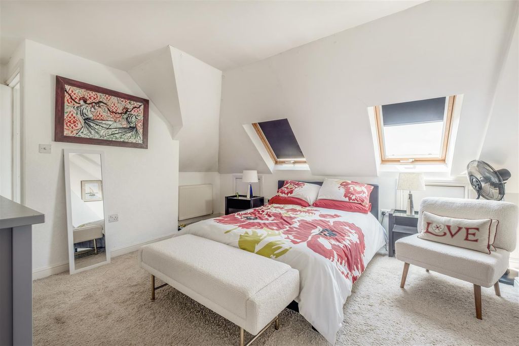 Property photo 2 of 28 22 Nevill Road_2.Jpg
