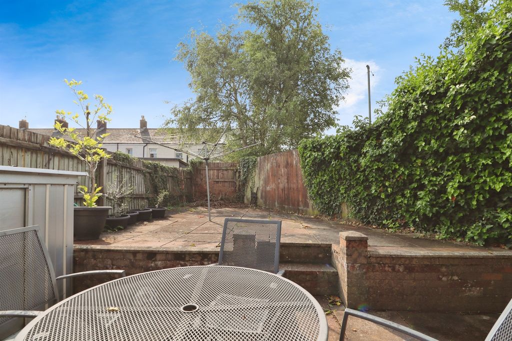 Property photo 3 of 12