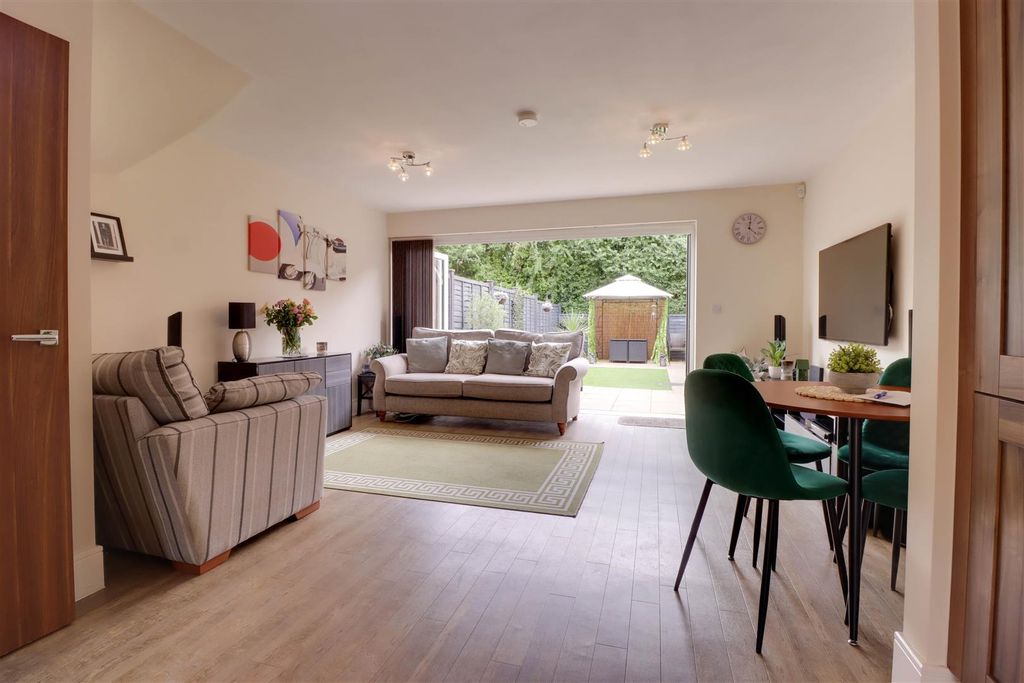 Property photo 1 of 17 14 Tamorth Drive-7.Jpg