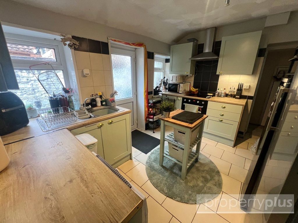 Property photo 2 of 13 Picture No. 11