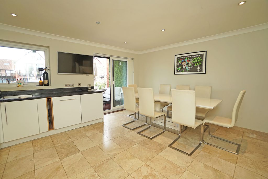 Property photo 2 of 31