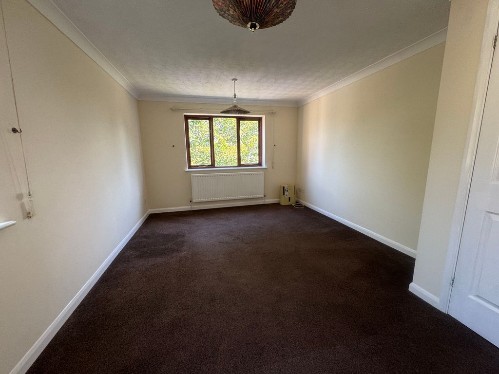 Property photo 2 of 4 Living Room