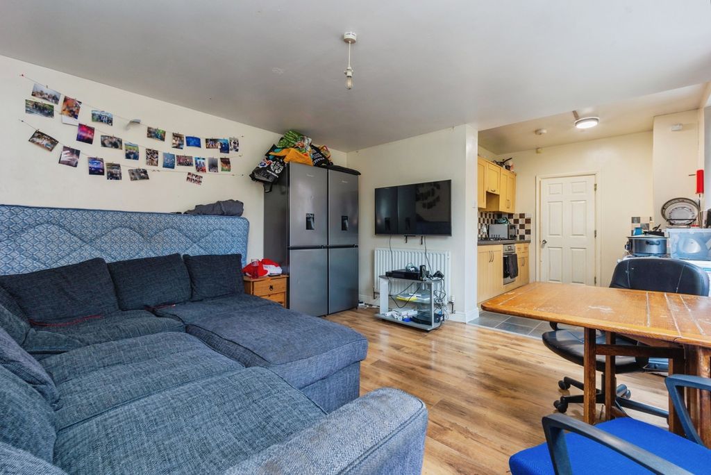 Property photo 3 of 18 Pbox-Img.Jpg