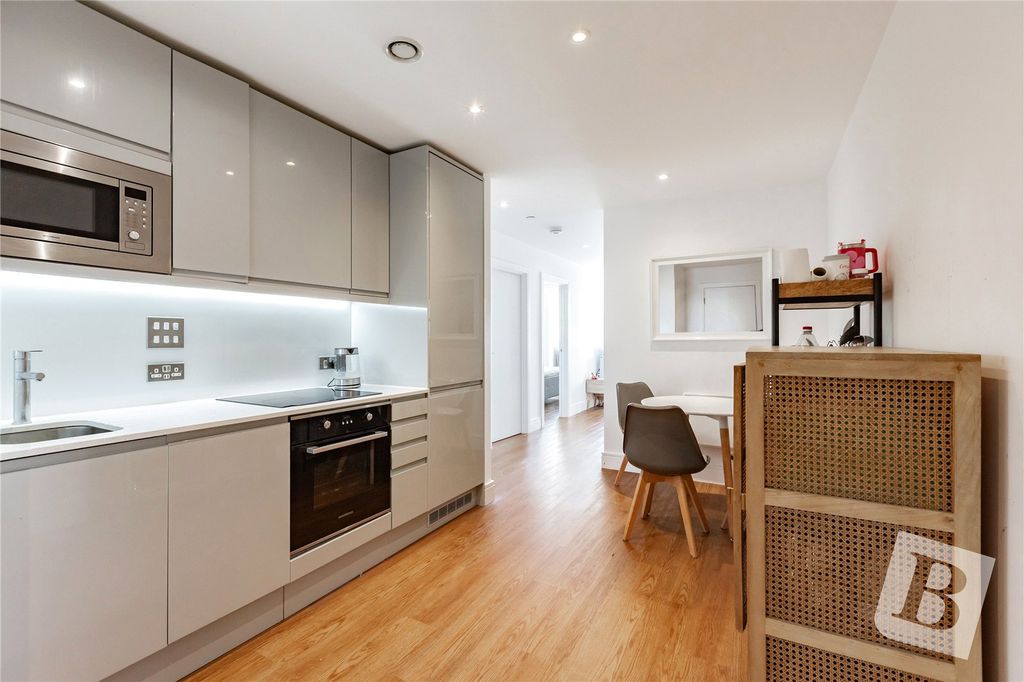 Property photo 1 of 8 Kitchen