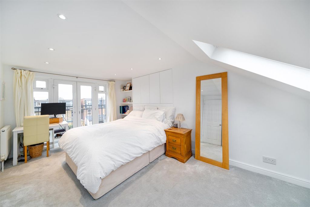 Property photo 3 of 12 Bedroom