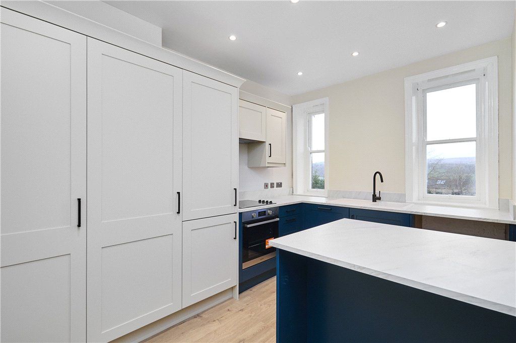 Property photo 3 of 8 Modern Kitchen