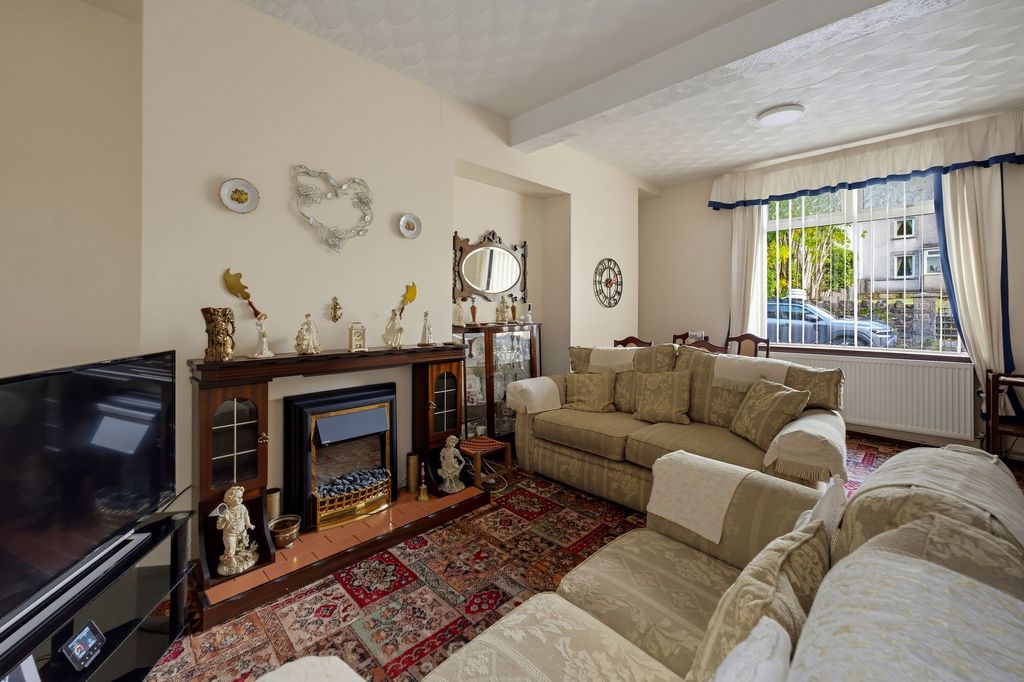 Property photo 3 of 33