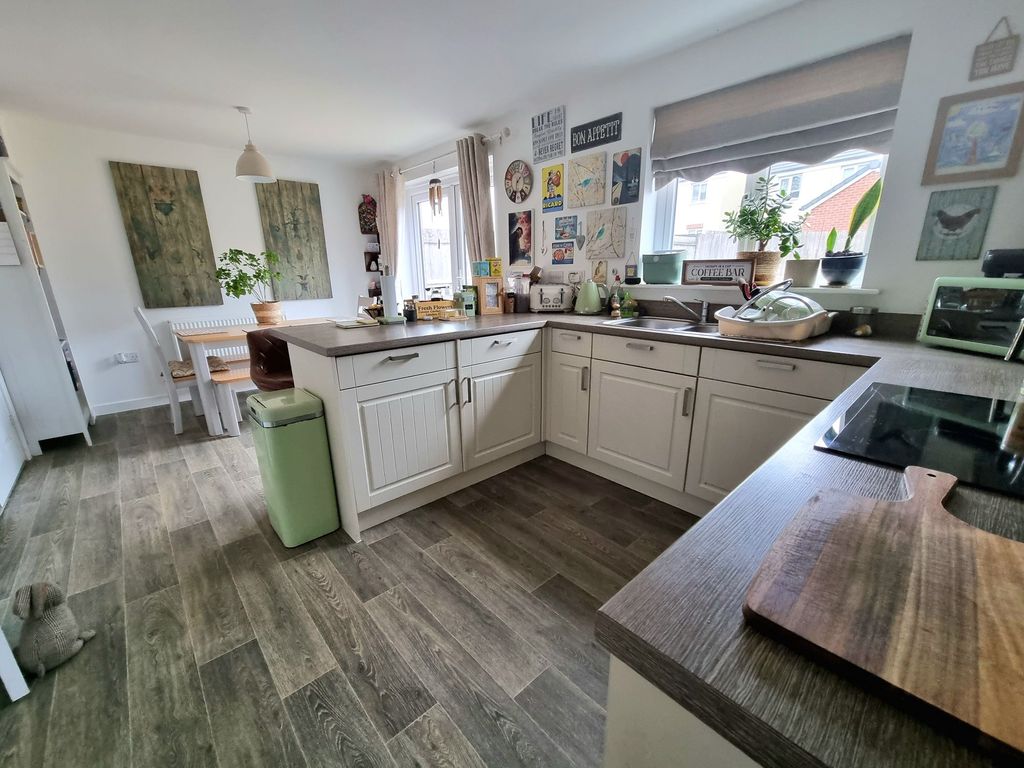 Property photo 3 of 34 Kitchen/Dining Room