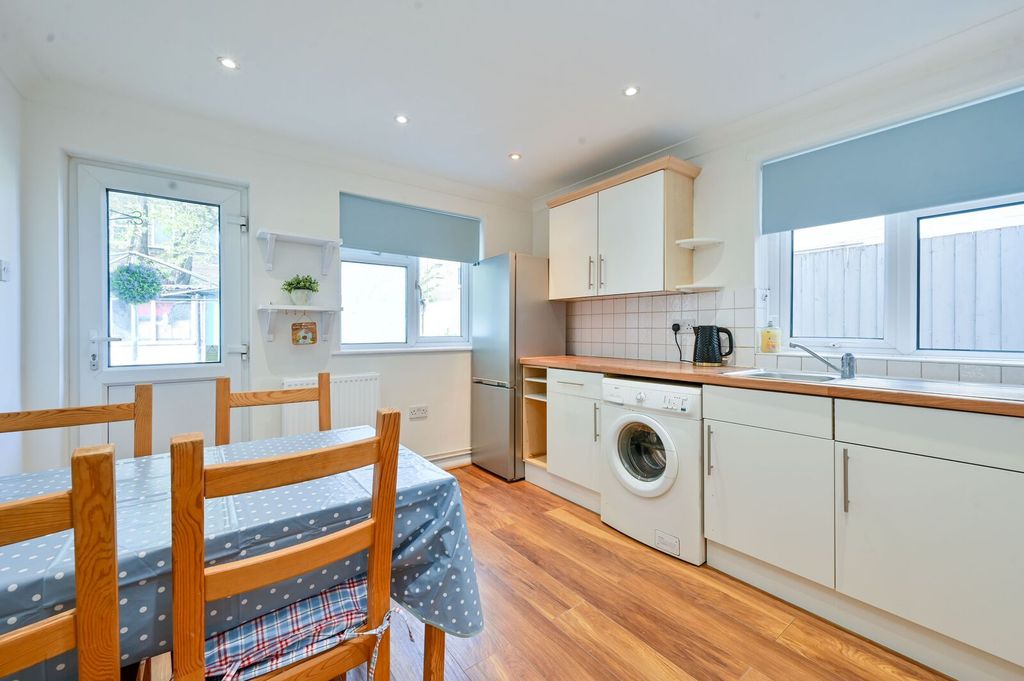 Property photo 3 of 9