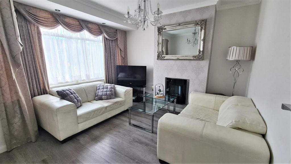 Property photo 2 of 17 Front Recep