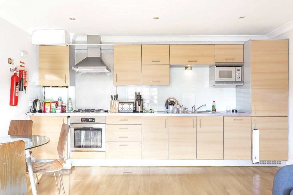 Property photo 3 of 11 Kitchen
