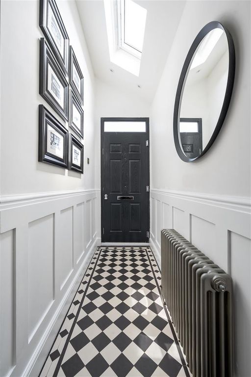 Property photo 3 of 30 Halstead Road, E11
