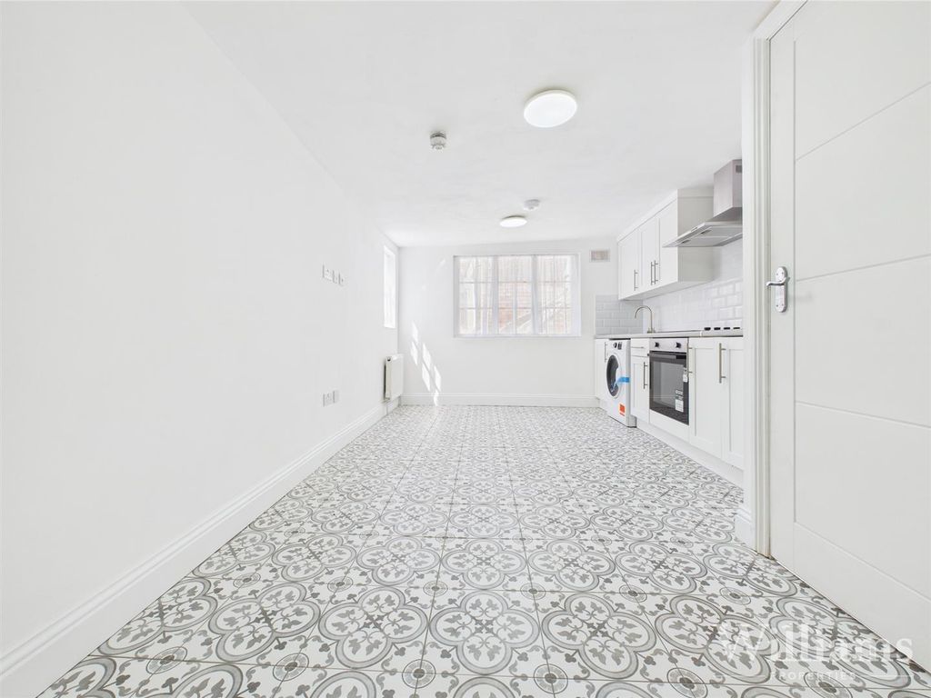 Property photo 1 of 12 Cam02861G0-Pr0398-Still001.Jpg