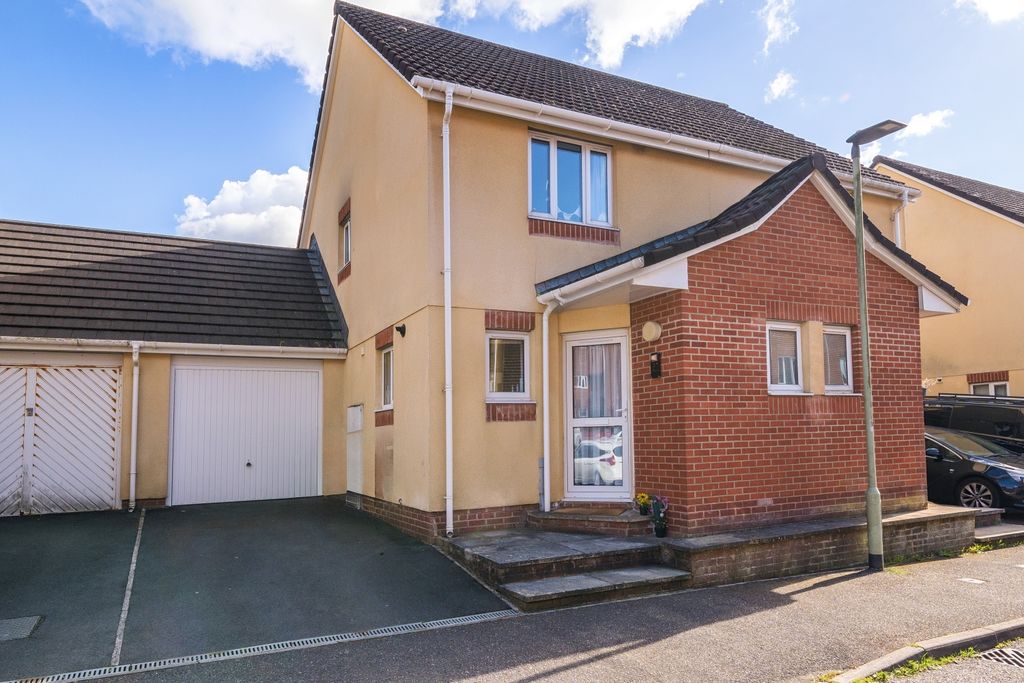 Property photo 1 of 20 1-6A0Bf5Bcaae96-1458419-1-6A0745Ed9839B-1
