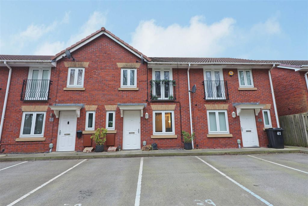 Property photo 1 of 15 Front