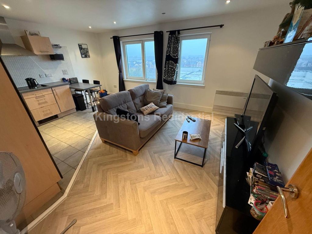 Property photo 3 of 10