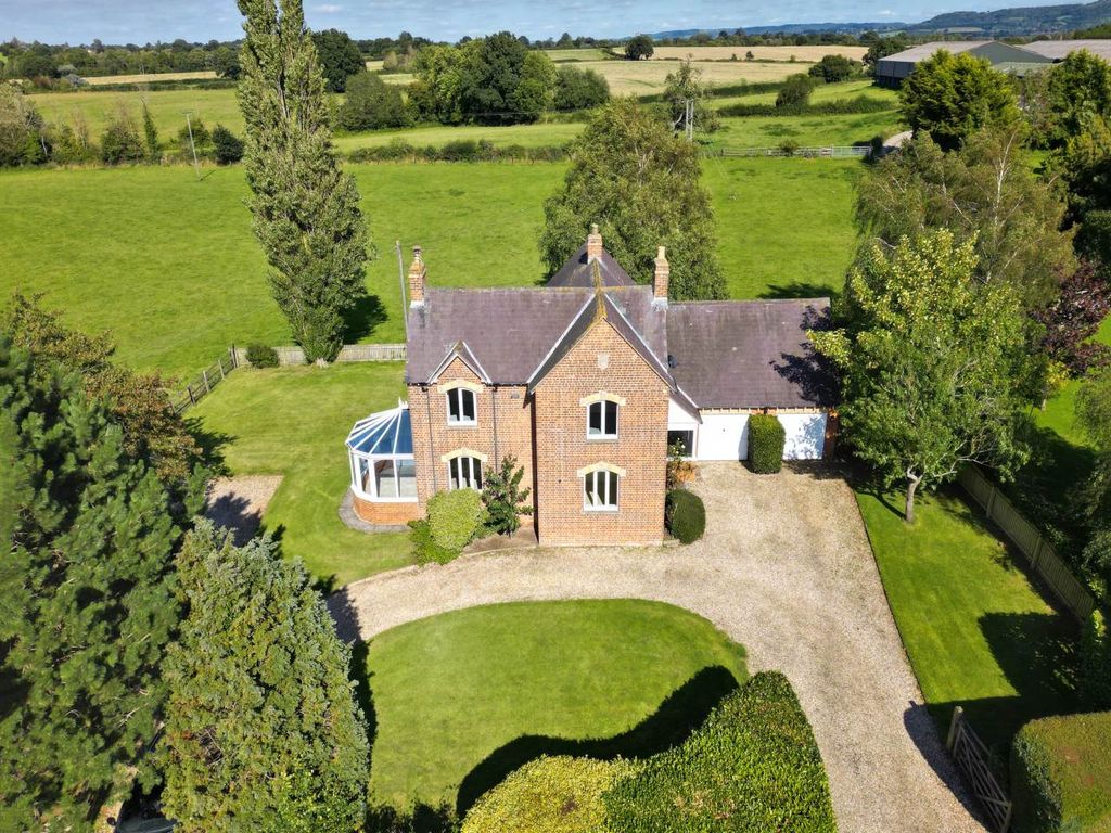 Property photo 1 of 20 Image00026