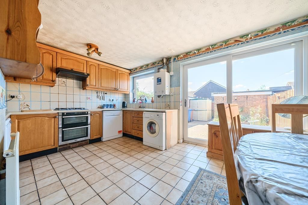 Property photo 3 of 18 Kitchen