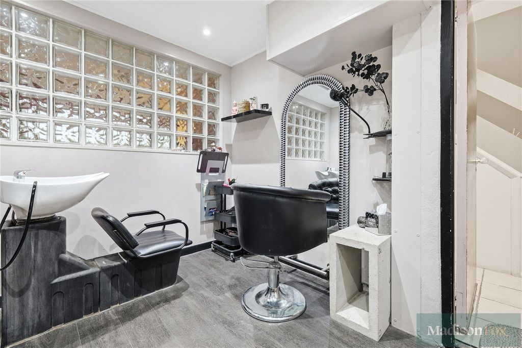 Property photo 3 of 35 Picture No. 15