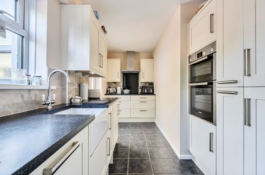 Property photo 2 of 11 14980361